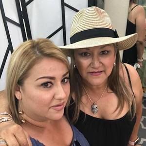 Meet your Posher, Ana lydia